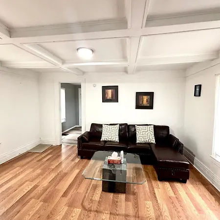 Luxurious & Serene Niagara Retreat 3Br 2Ba Private Backyard Oasis